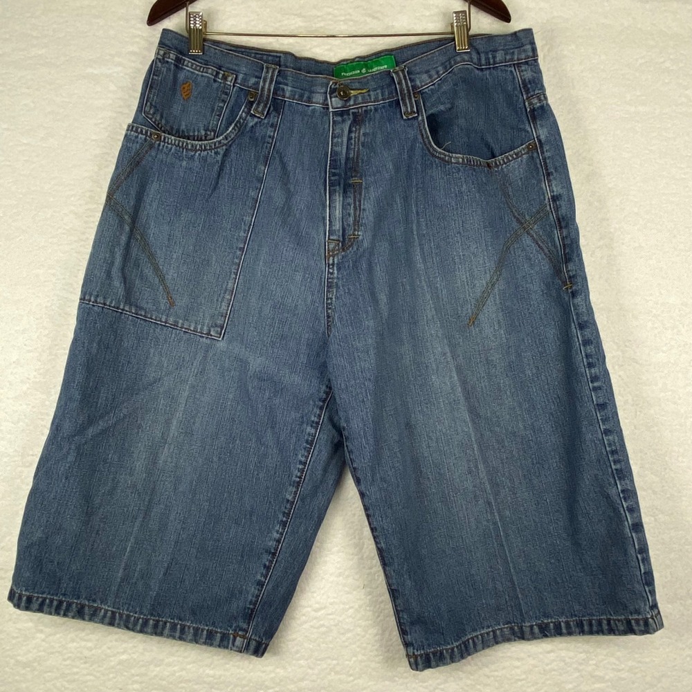 Rocawear Mens Blue Denim Shorts Size 38 Y2K Baggy Embroidered Jorts Relaxed Fit